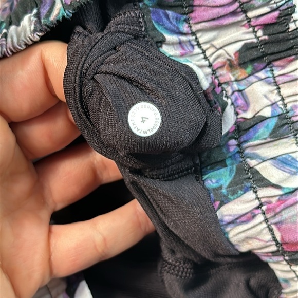 Lululemon Hotty Hot Short II *2.5" Utopia Multi / Deep Phantom - Picture 4 of 6